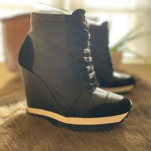 Ruthie Davis Henson Sneaker, Black, Size 8